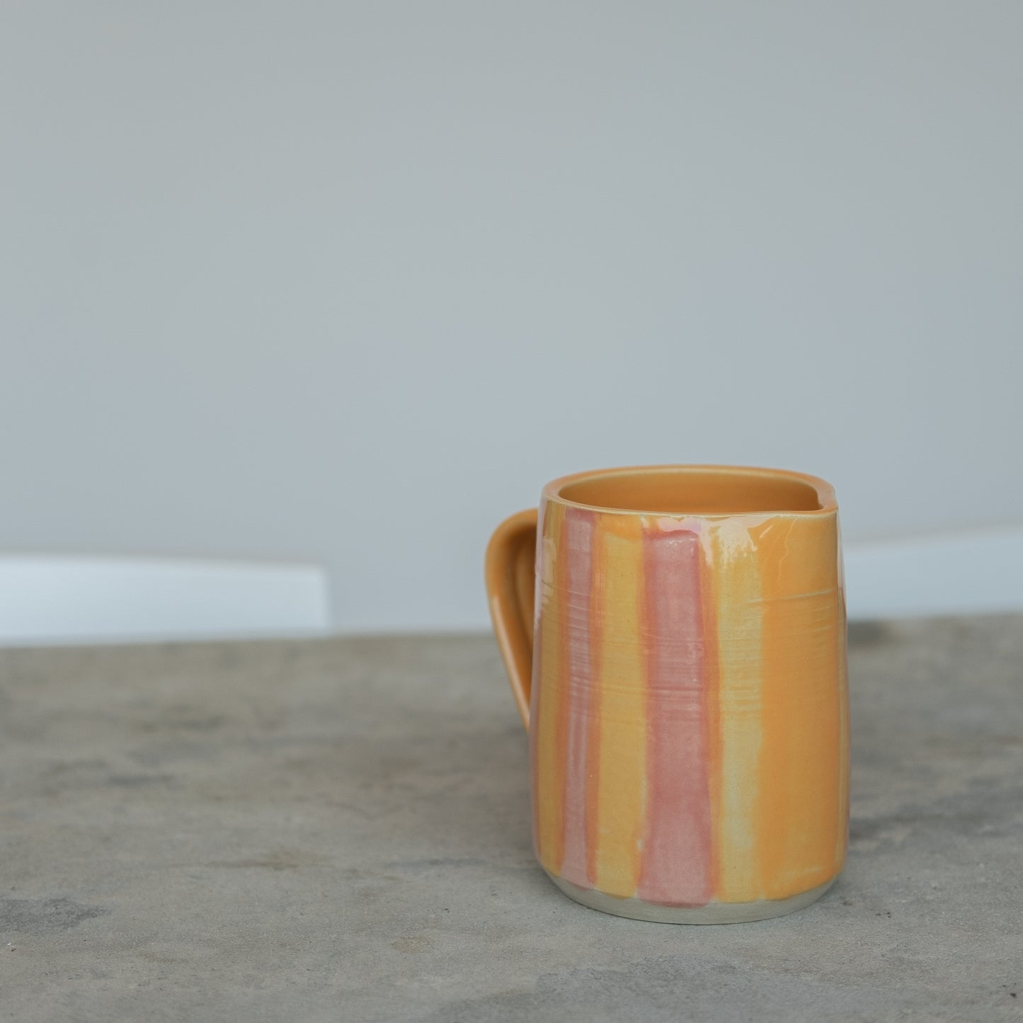 Handgemachte Keramik-Karaffe – Rosa-Orange glasiert, auch als Vase nutzbar