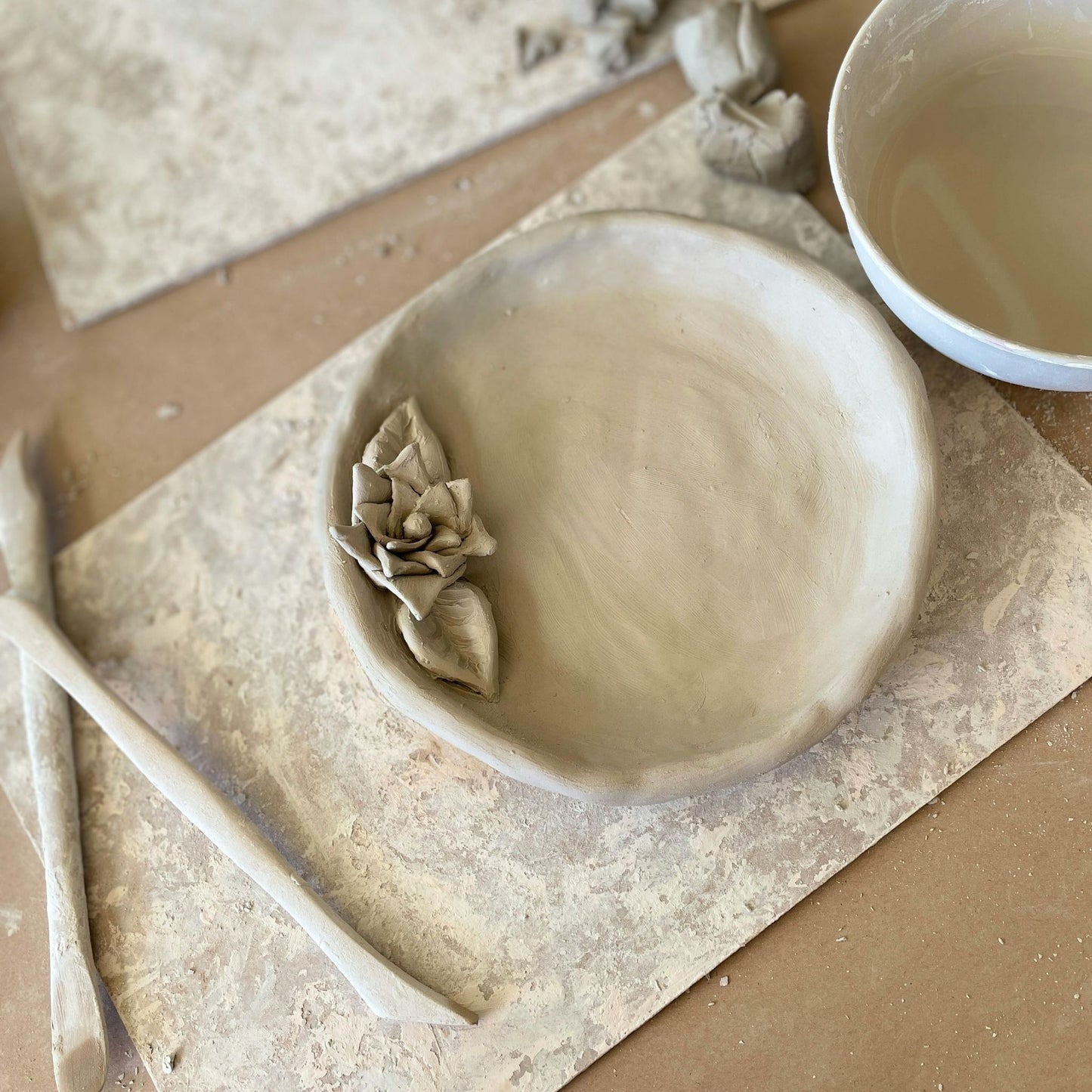 Töpfern ohne Scheibe – Handbuilding | Mi. 15. Juli | 14:00–16:30 Uhr | Die Kneterei Lippstadt