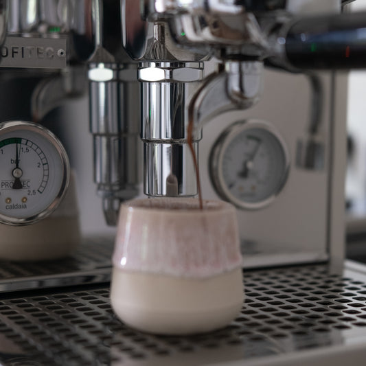Espressobecher Rosa-Weiß – Kleine Keramiktasse mit Farbverlauf