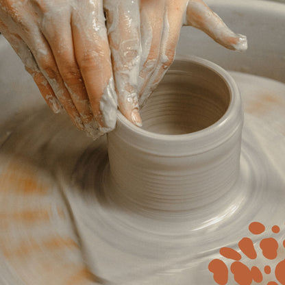 ✨ Drehscheiben-Workshop – Keramik drehen lernen in der Kneterei | 12. Dezember 2025